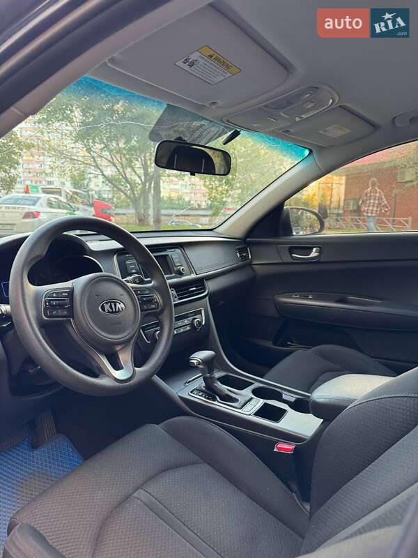 Седан Kia Optima 2017 в Киеве