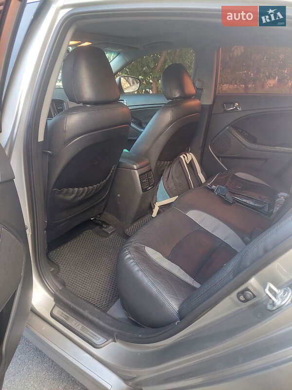 Седан Kia Optima 2013 в Киеве