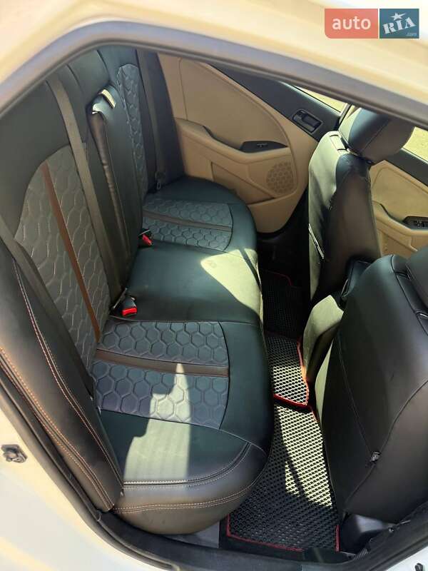 Седан Kia Optima 2014 в Киеве