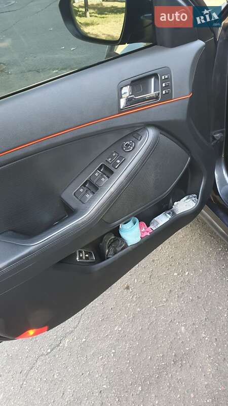 Седан Kia Optima 2012 в Киеве