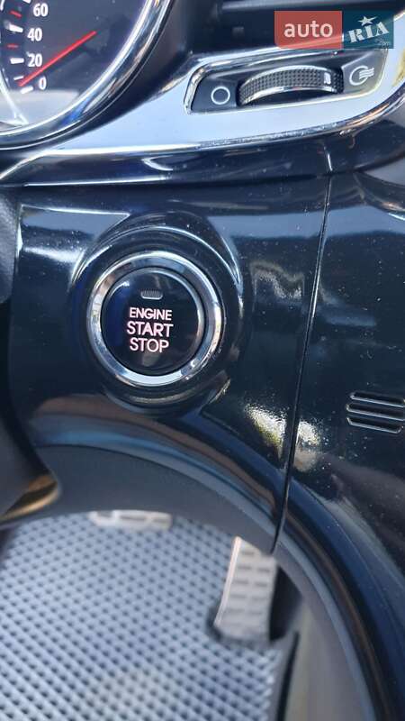 Седан Kia Optima 2012 в Киеве