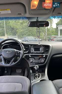Седан Kia Optima 2011 в 
