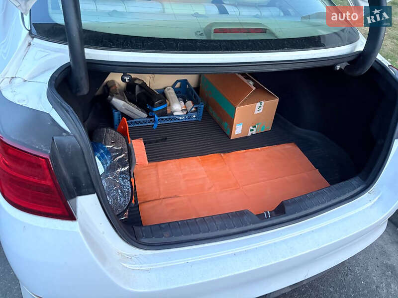 Седан Kia Optima 2014 в Києві