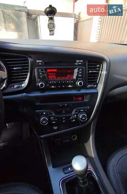 Седан Kia Optima 2011 в 