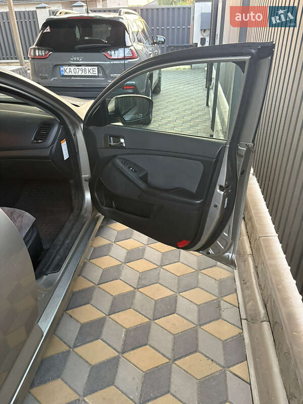 Седан Kia Optima 2013 в Киеве