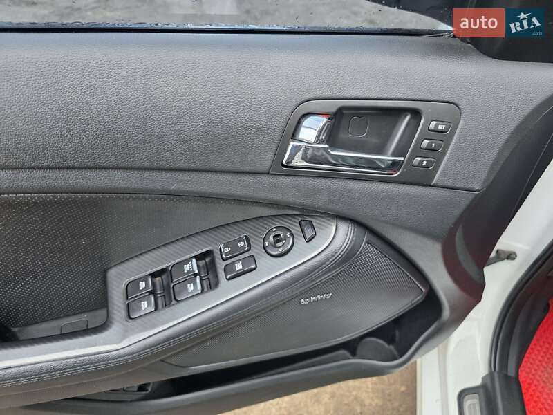 Седан Kia Optima 2013 в Шостке
