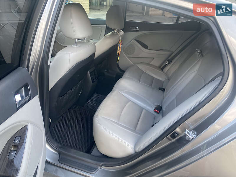 Седан Kia Optima 2013 в Дніпрі