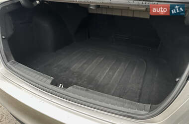 Седан Kia Optima 2014 в 