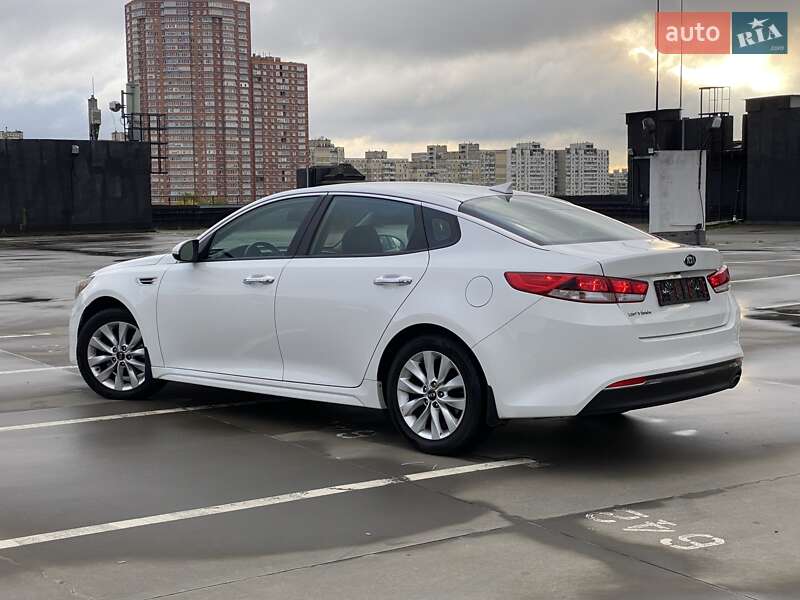 Седан Kia Optima 2017 в Киеве