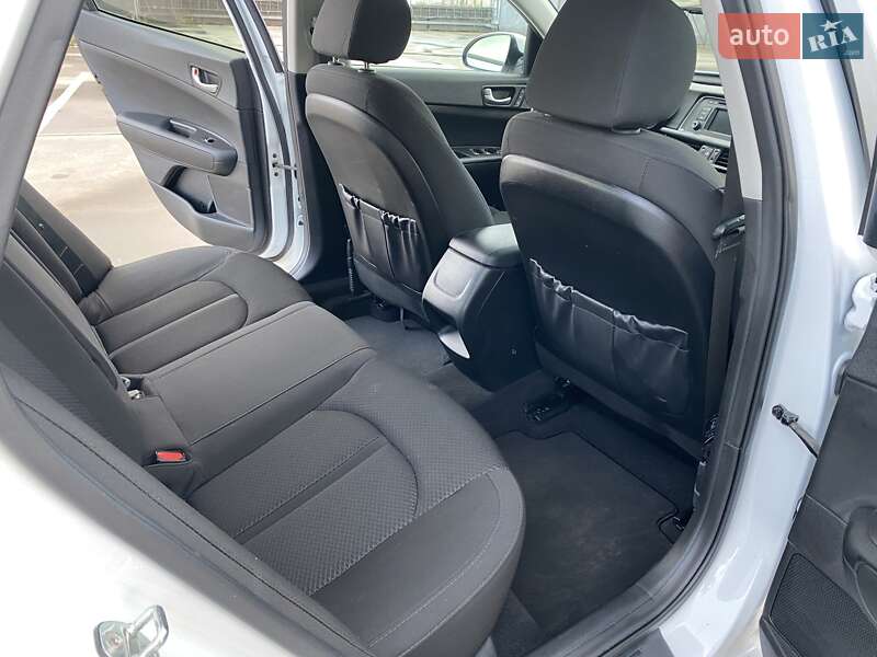 Седан Kia Optima 2017 в Киеве