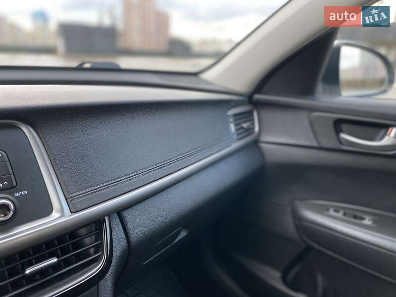 Седан Kia Optima 2017 в Киеве
