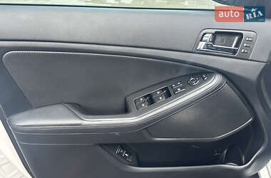 Седан Kia Optima 2012 в 