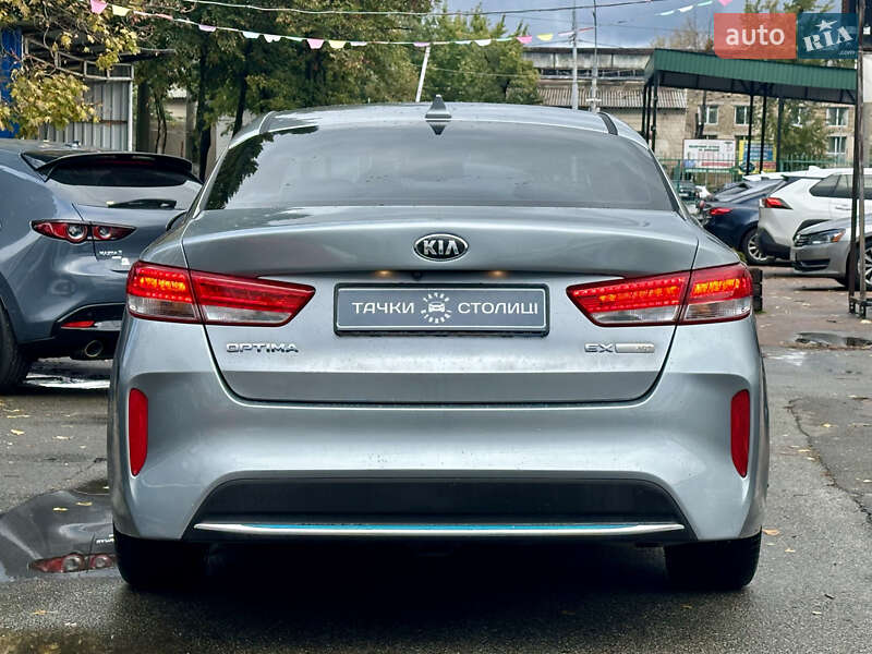 Седан Kia Optima 2017 в Киеве