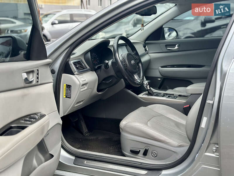 Седан Kia Optima 2017 в Киеве