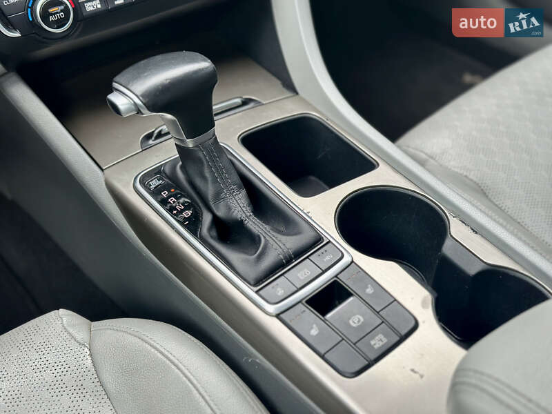 Седан Kia Optima 2017 в Киеве
