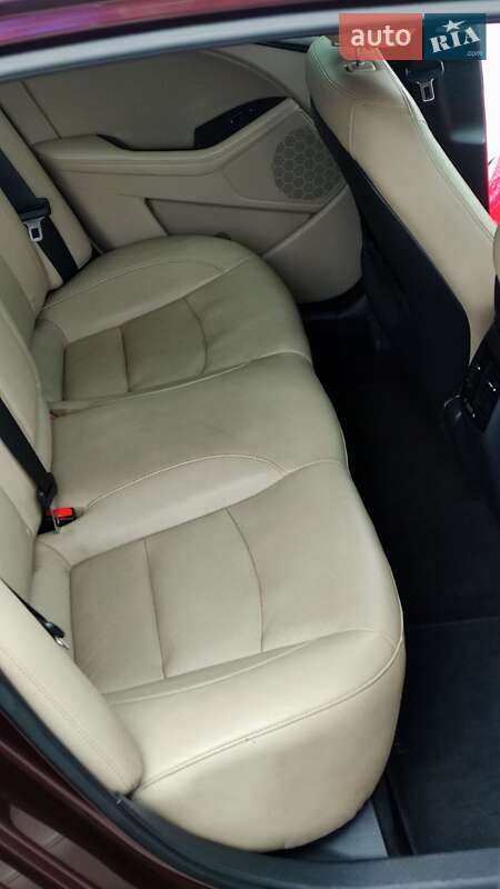 Седан Kia Optima 2015 в Полтаве