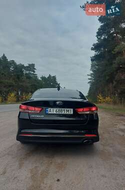 Седан Kia Optima 2016 в 