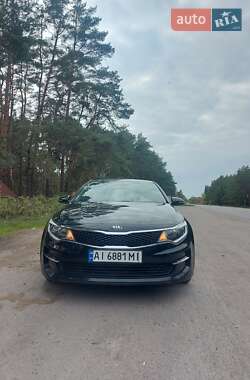 Седан Kia Optima 2016 в Рокитному