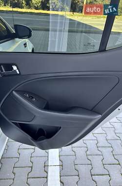Седан Kia Optima 2012 в 