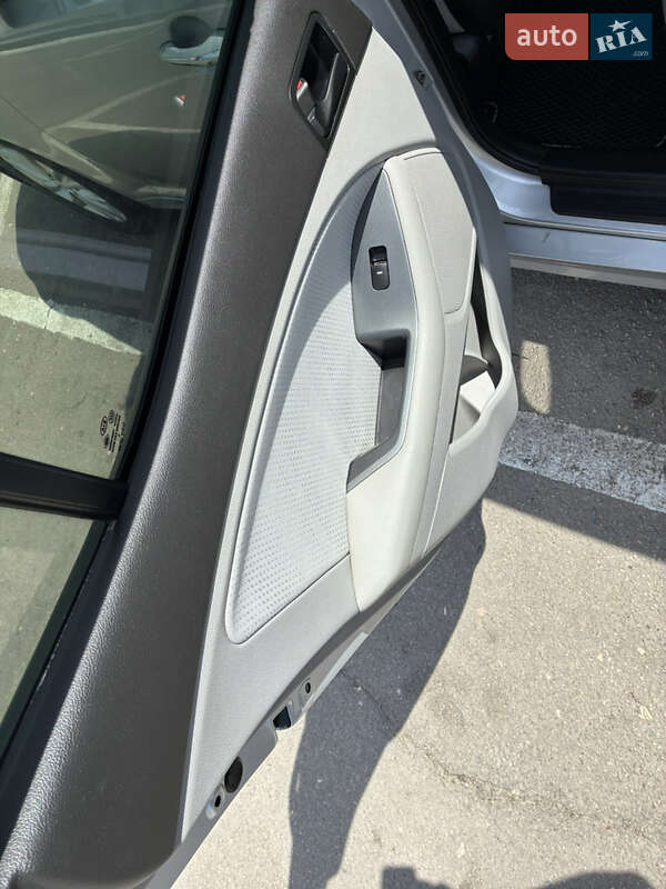 Седан Kia Optima 2014 в Харькове