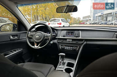 Седан Kia Optima 2016 в 
