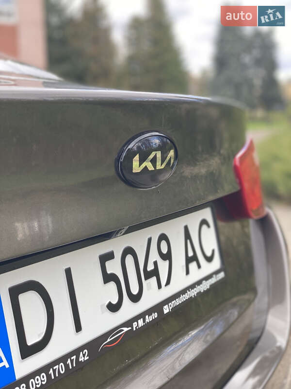 Седан Kia Optima 2013 в Бурштині