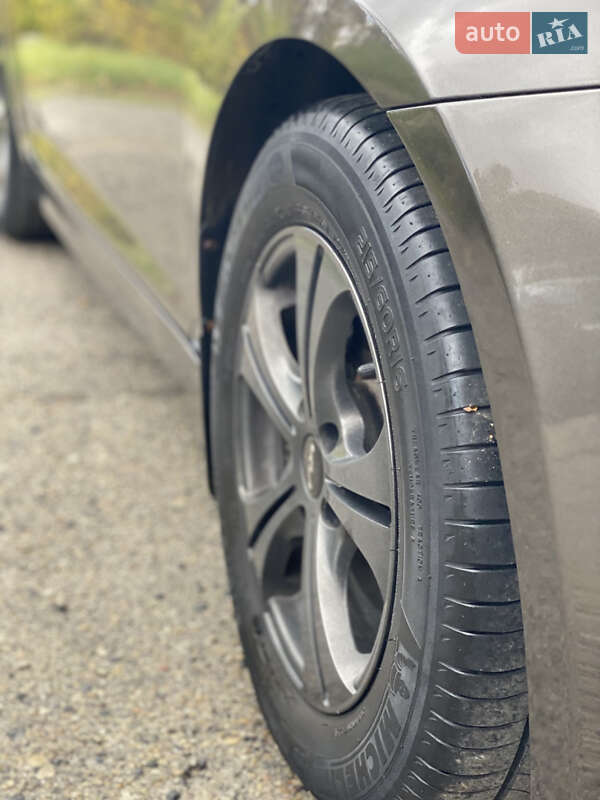 Седан Kia Optima 2013 в Бурштині