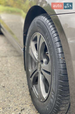Седан Kia Optima 2013 в 