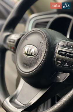 Седан Kia Optima 2013 в 