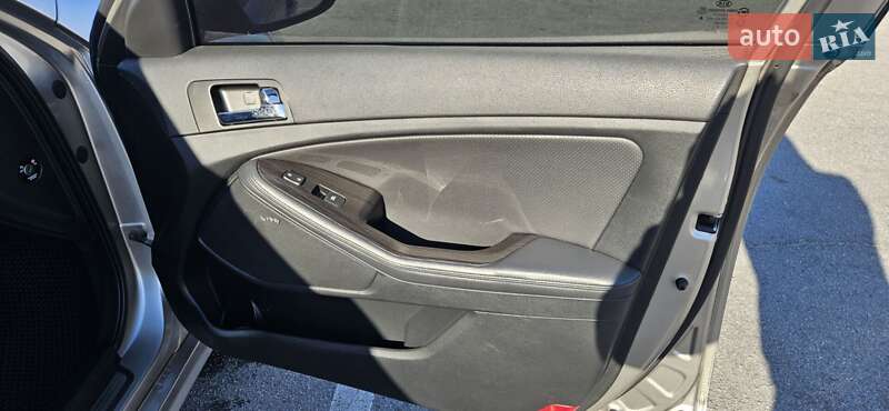 Седан Kia Optima 2012 в Запорожье