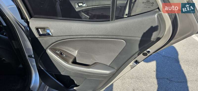 Седан Kia Optima 2012 в Запорожье