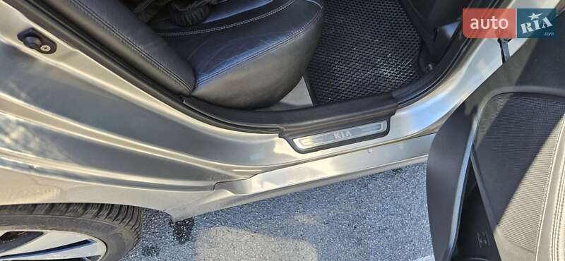 Седан Kia Optima 2012 в Запорожье