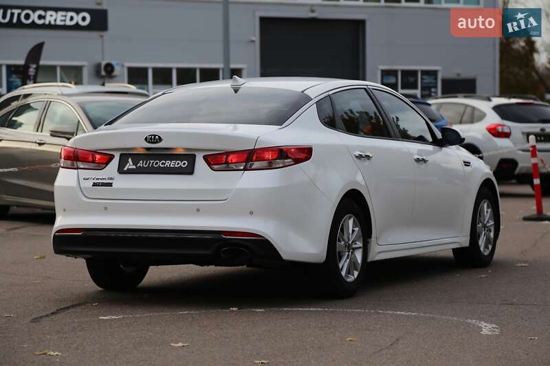 Седан Kia Optima 2017 в Киеве