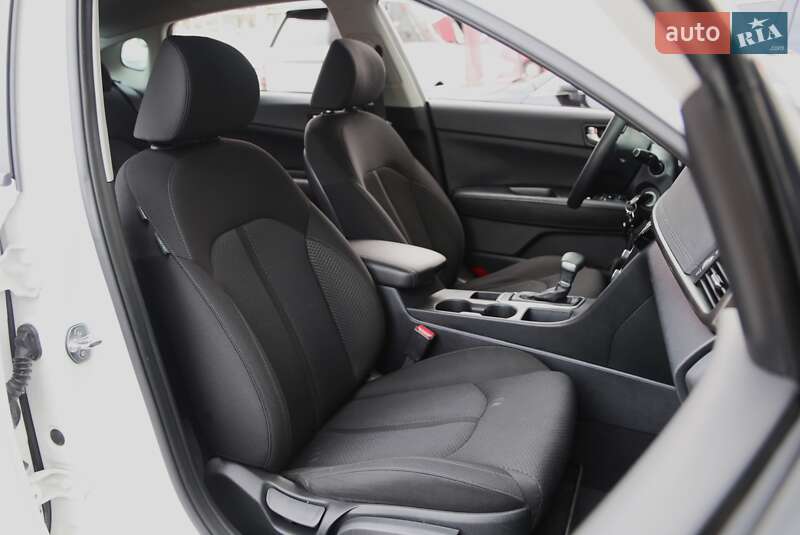 Седан Kia Optima 2017 в Киеве