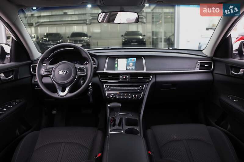 Седан Kia Optima 2017 в Киеве
