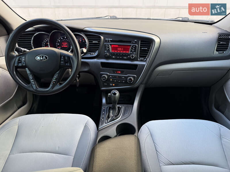 Седан Kia Optima 2012 в Киеве