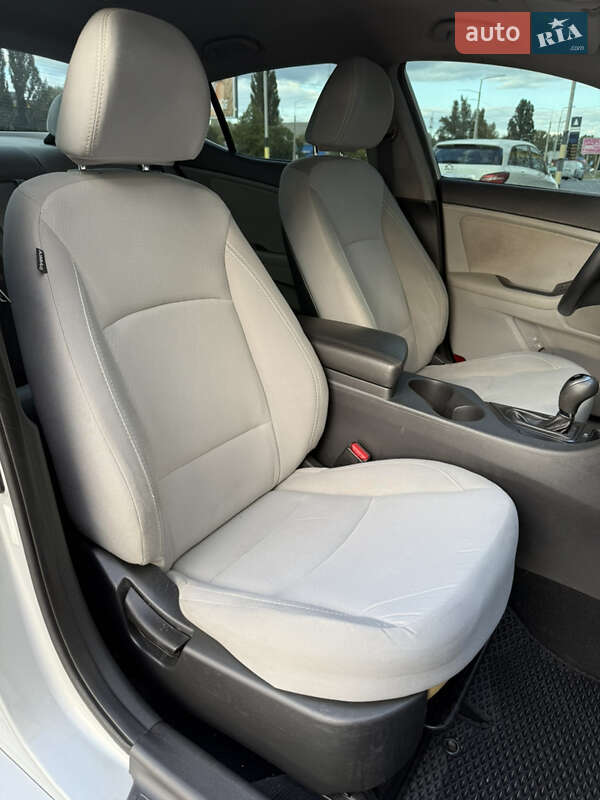 Седан Kia Optima 2012 в Киеве