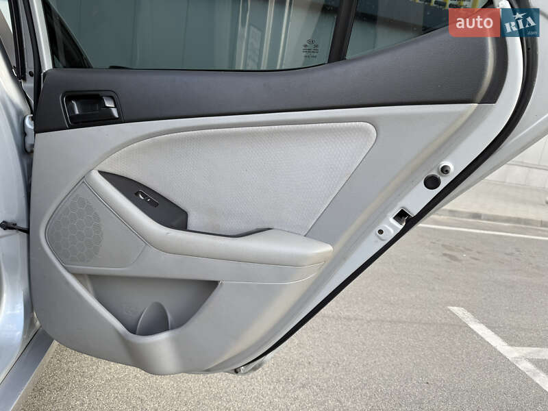 Седан Kia Optima 2012 в Киеве