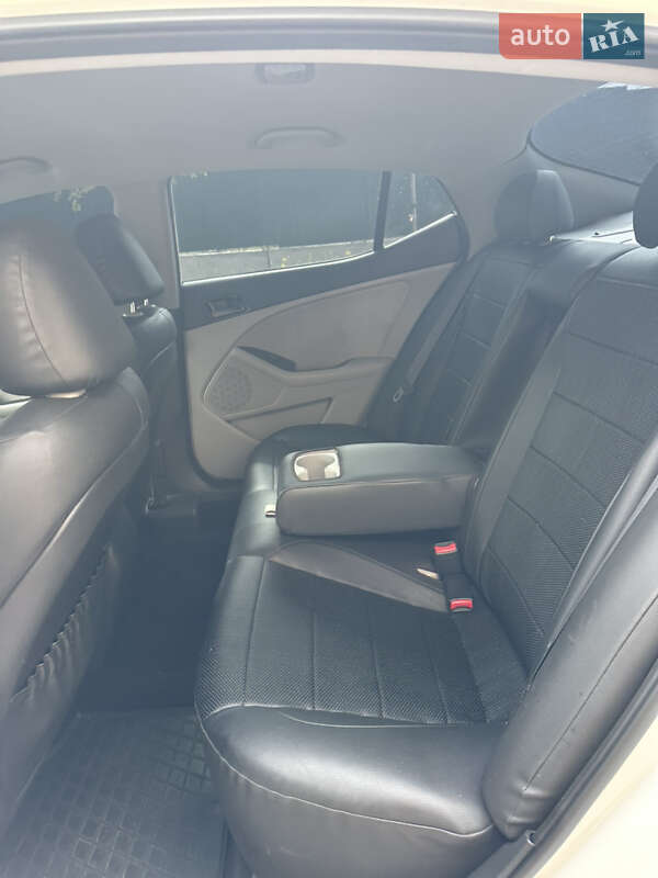 Седан Kia Optima 2013 в Киеве