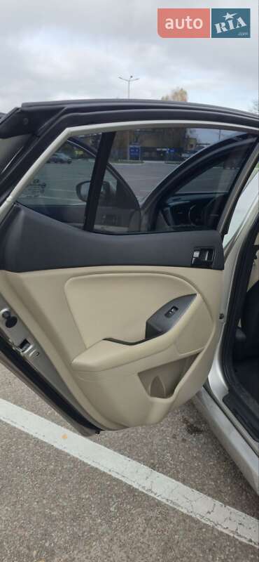 Седан Kia Optima 2012 в Житомире