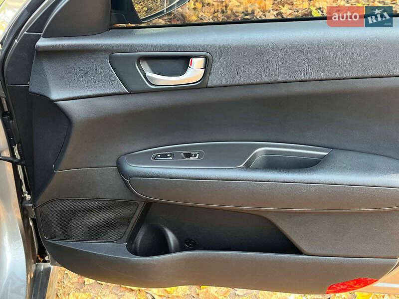 Седан Kia Optima 2017 в Киеве фото 15 Седан Kia Optima 2017 в Киеве