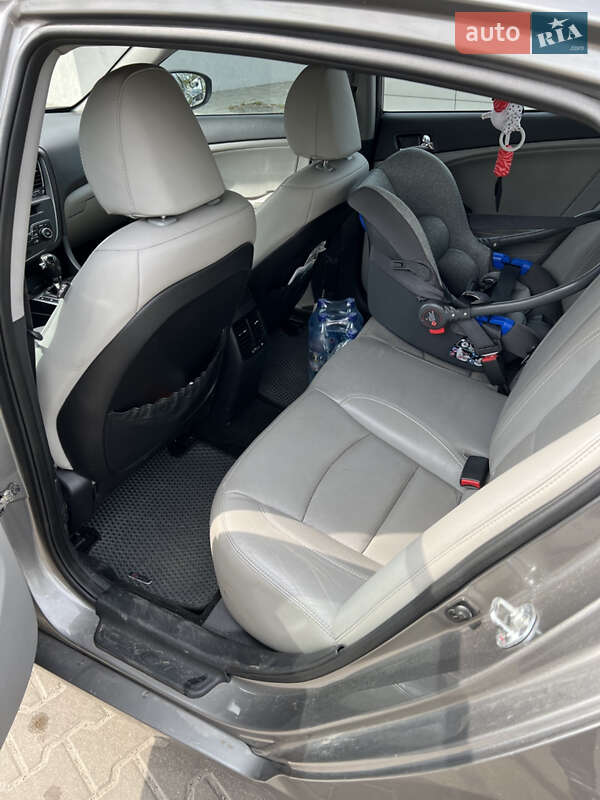 Седан Kia Optima 2011 в Києві