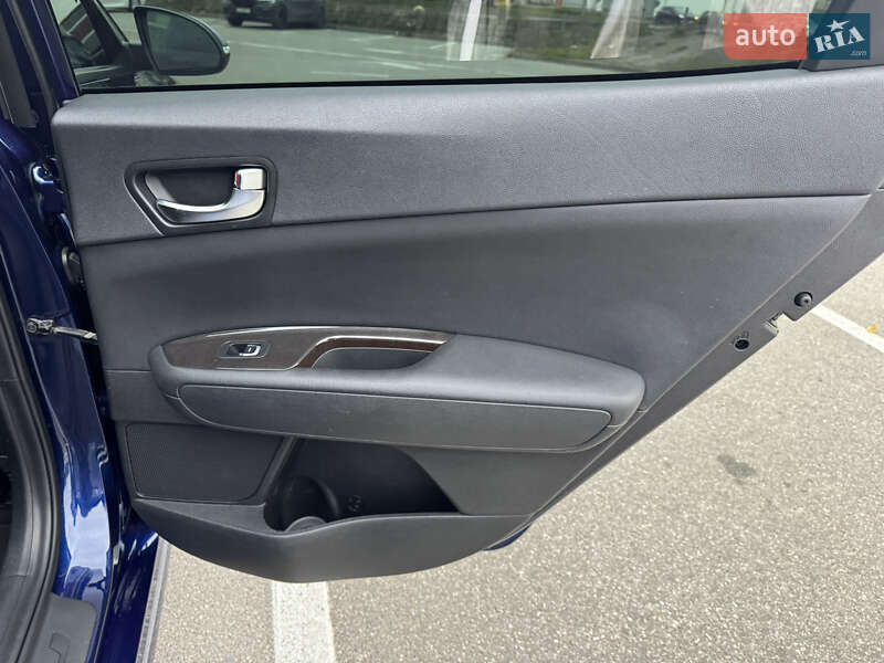 Седан Kia Optima 2017 в Киеве