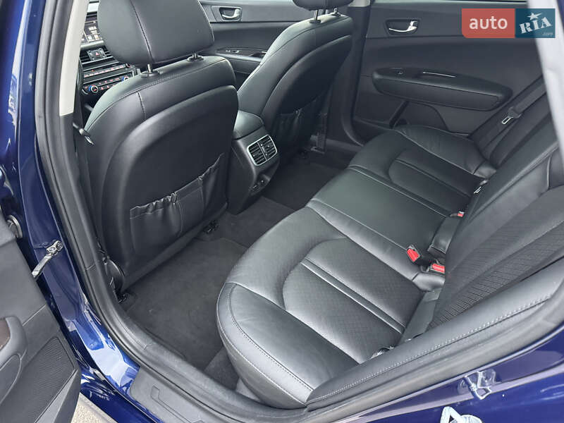 Седан Kia Optima 2017 в Киеве