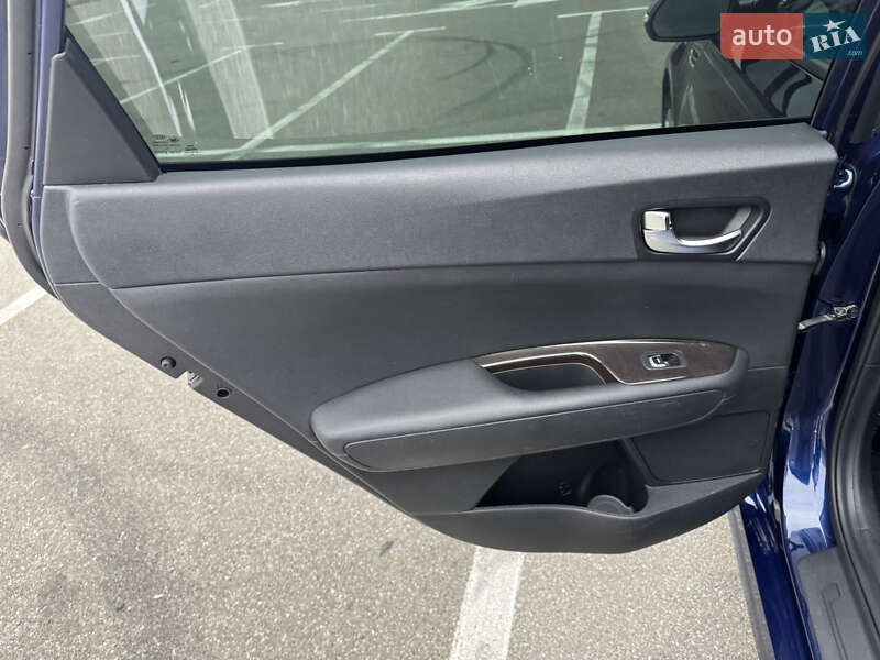 Седан Kia Optima 2017 в Киеве
