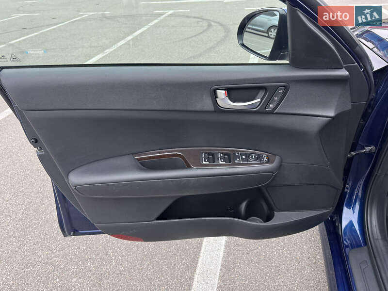 Седан Kia Optima 2017 в Киеве