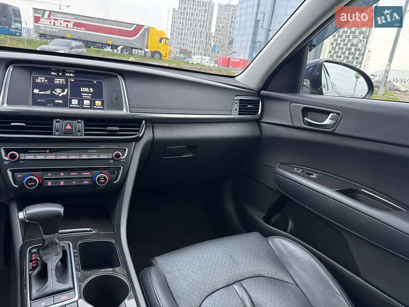 Седан Kia Optima 2017 в Киеве