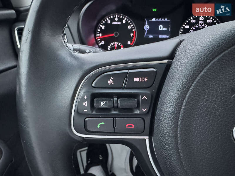 Седан Kia Optima 2017 в Киеве