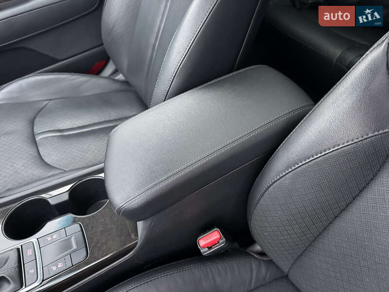 Седан Kia Optima 2017 в Киеве