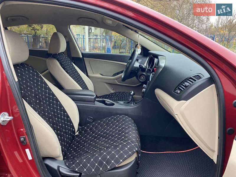 Седан Kia Optima 2015 в Николаеве